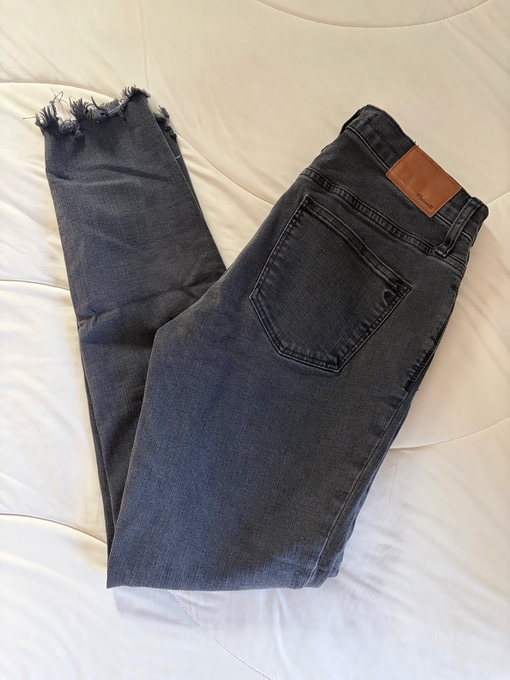 Women’s Madewell Black 9” High Rise Skinny Jeans with Distressed Hem